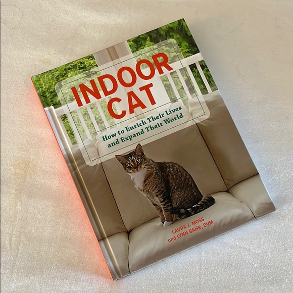 Indoor Cat Book Laura J. Moss Enrich Cat Life Guide Pet Care Hardcover - Picture 1 of 11